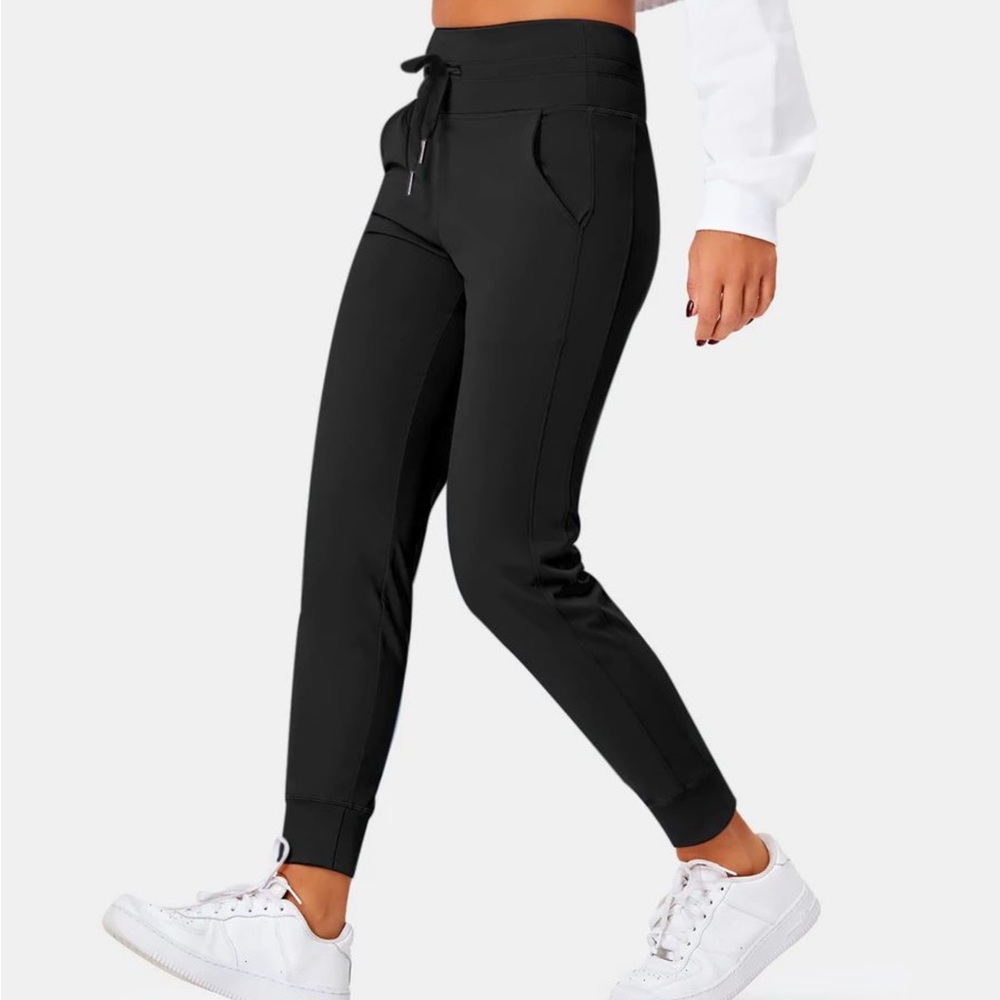 The Halara Highwaisted Drawstring Legging M